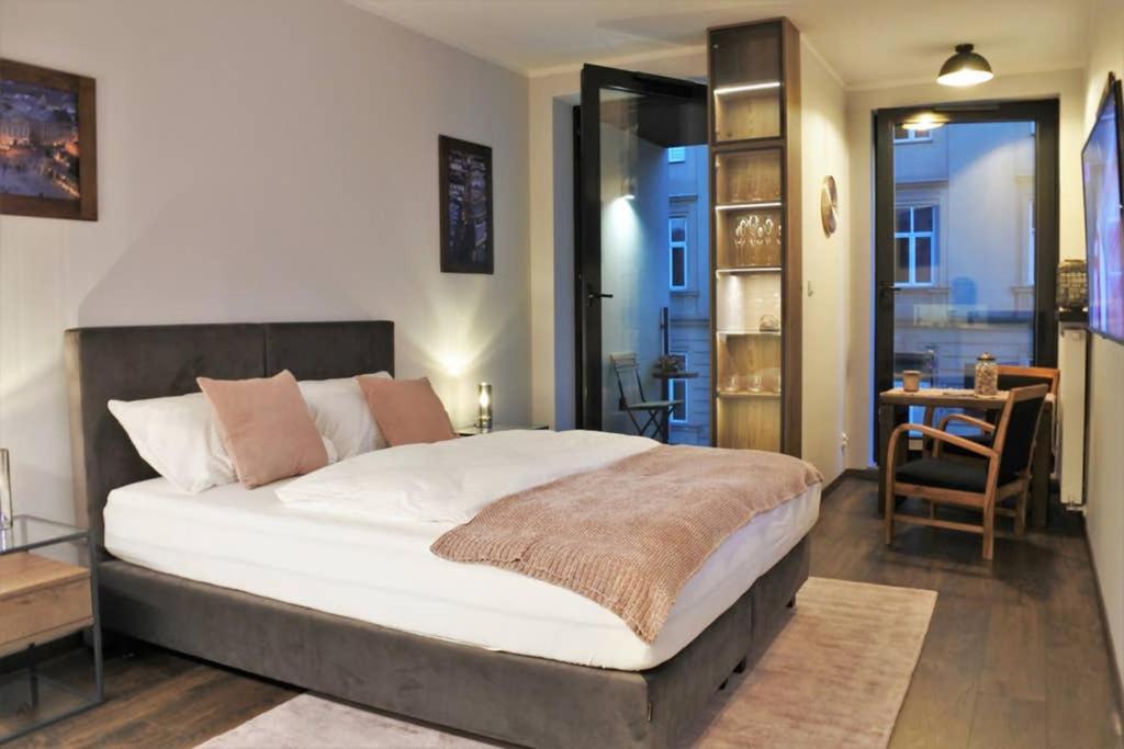 Boutique 109 - Old City, Luxury Apt. With A Garage Kraków Exteriör bild